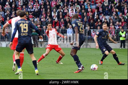 MONACO, Germania. , . 42 Jamal MUSIALA del Bayern Muenchen in azione durante la partita di Bundesliga tra il Bayern Muenchen e il MAINZ 05 all'Allianz Arena di Monaco il 9. Marzo 2024, Germania. DFL, Fussball, 8:1, (foto e copyright @ ATP Images/Arthur THILL (THILL Arthur/ATP/SPP) crediti: SPP Sport Press Photo. /Alamy Live News Foto Stock