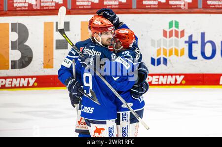 Schwenninger Wild Wings - ERC Ingolstadt, Helios Arena, Penny DEL, 34. Spieltag Hauptrunde: Jubel bei Schwenningen in der 18. Spielminute. 19 Christo Foto Stock