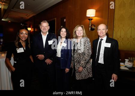 New York, New York USA 03/08/2024 Feriel Zerouki, Paul Rowley, Claudia Civichino, CEO Signet Jewelers Virginia C. Drosos, David Kellie durante la colazione degli ambasciatori del gruppo De Beers l'8 marzo 2024 presso il Sofitel Hotel di New York, NY. Foto di Jennifer Graylock-Graylock.com Foto Stock