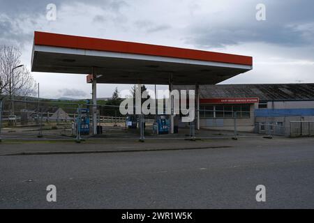 il garage abbandonato della strada est egremont propose il sito per il nuovo supermercato aldi Foto Stock