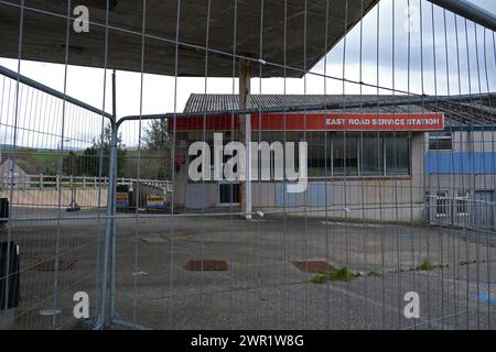 il garage abbandonato della strada est egremont propose il sito per la nuova aldi Foto Stock