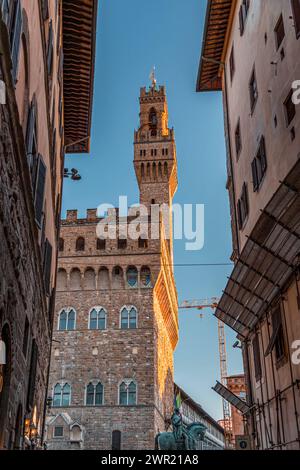 Firenze, Italia - 5 aprile 2022: Palazzio Vecchio, il Palazzo Vecchio in Piazza della Signoria a Firenze, Toscana, Italia. Foto Stock