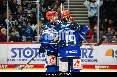 Schwenninger Wild Wings - ERC Ingolstadt, Helios Arena, Penny DEL, 34. Spieltag Hauptrunde: Jubel in der 18. Spielminute bei Schwenningen. Stürmer 19 Foto Stock