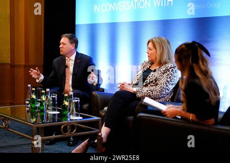 New York, New York USA 03/08/2024 CEO De Beers Group al Cook, CEO Signet Jewelers Virginia C. Drosos, Feriel Zerouki alla De Beers Group Ambassadors' Breakfast l'8 marzo 2024 presso il Sofitel Hotel di New York, NY. Foto di Jennifer Graylock-Graylock.com Foto Stock