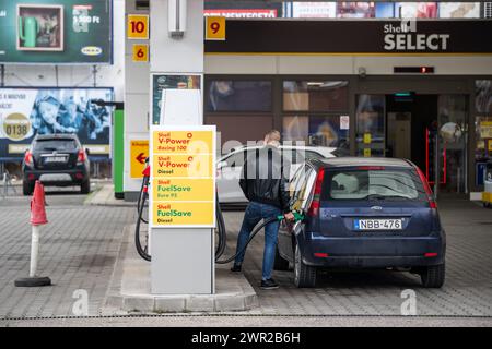 Budapest, Ungheria. 10 marzo 2024. Una stazione di servizio Shell a Budapest. Credito: Marton Monus/dpa/Alamy Live News Foto Stock