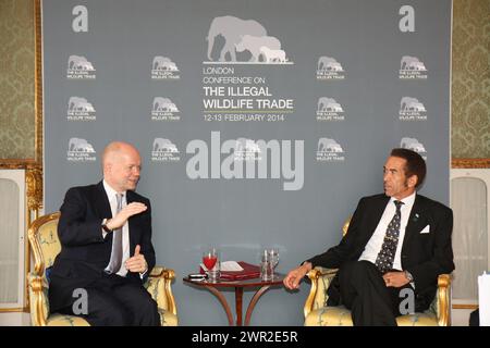 Il ministro degli Esteri AMERICANO William Hague (a sinistra) incontra il presidente del Botswana Ian Khama alla Conferenza di Londra sul commercio illegale della fauna selvatica, il 13 febbraio 2014. Dal Foreign and Commonwealth Office britannico. Foto Stock