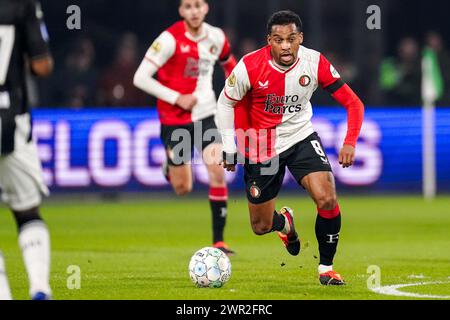 Rotterdam, Paesi Bassi. 10 marzo 2024. ROTTERDAM, PAESI BASSI - 10 MARZO: Quinten Timber of Feyenoord corre con il pallone durante la partita olandese Eredivisie tra Feyenoord e Heracles Almelo allo Stadion Feyenoord il 10 marzo 2024 a Rotterdam, Paesi Bassi. (Foto di Joris Verwijst/Orange Pictures) credito: Orange Pics BV/Alamy Live News Foto Stock