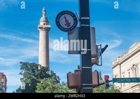 Lo storico monumento di washington nell'area di Mount Vernon a Baltimora, Maryland. Foto Stock