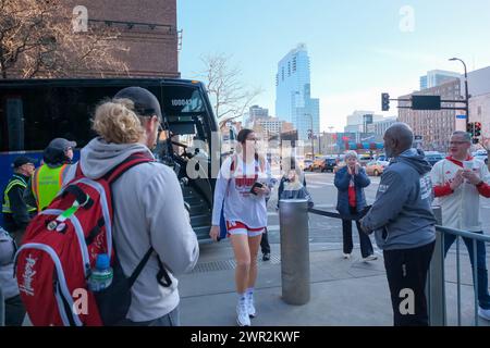 Minneapolis, Minnesota, Stati Uniti. 10 marzo 2024. Nebraska Cornhuskers arriva prima della finale tra Iowa e Nebraska al Torneo di pallacanestro femminile TIAA Big10 2024 al Target Center il 10 marzo 2024. Iowa ha vinto 94-89. (Immagine di credito: © Steven Garcia/ZUMA Press Wire) SOLO PER USO EDITORIALE! Non per USO commerciale! Crediti: ZUMA Press, Inc./Alamy Live News Foto Stock