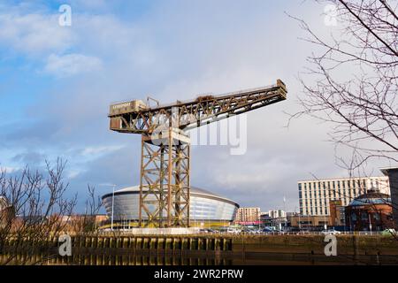 Glasgow Scozia: 13 febbraio 2024: Finnieston Crane in una mattinata d'oro soleggiata. Rive del fiume Clyde Foto Stock