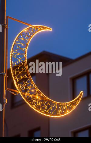 Quest'anno, per la prima volta a Colonia, ci sarà un'illuminazione speciale per il Ramadan. Foto Stock