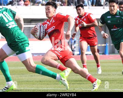 Sagamihara, Giappone. 10 marzo 2024. Il centro Kobelco Kobe Steelers Lee Seungsin porta la palla durante una partita della Japan Rugby League One contro i Mitsubishi Heavy Industries Sagamihara Dynaboars allo stadio Sagamihara Gion di Sagamihara, periferia di Tokyo, domenica 10 marzo 2024. Steekers sconfisse Dynaboars 43-14. (Foto di Yoshio Tsunoda/AFLO) Foto Stock