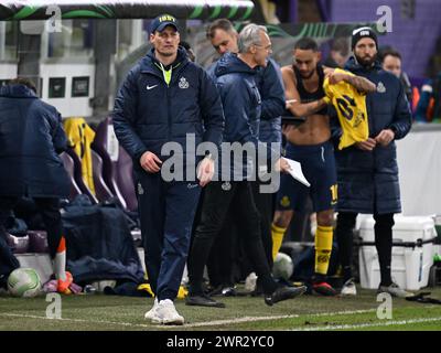 BRUXELLES - l'allenatore della Royale Union Saint-Gilloise Alexander Blessin durante il turno di UEFA Europa League 16 tra R. Union Sint Gillis e Fenerbahce SK allo stadio lotto Park il 7 marzo 2024 a Bruxelles, Belgio. ANP | Hollandse Hoogte | GERRIT VAN COLOGNE Foto Stock