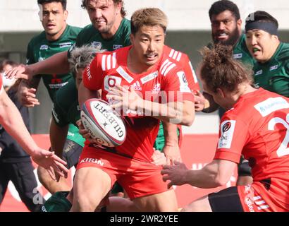 Sagamihara, Giappone. 10 marzo 2024. L'ala di Kobelco Kobe Steelers Rakuhei Yamashita porta la palla durante una partita della Japan Rugby League One contro i Mitsubishi Heavy Industries Sagamihara Dynaboars allo stadio Sagamihara Gion di Sagamihara, nella periferia di Tokyo, domenica 10 marzo 2024. Steekers sconfisse Dynaboars 43-14. (Foto di Yoshio Tsunoda/AFLO) Foto Stock