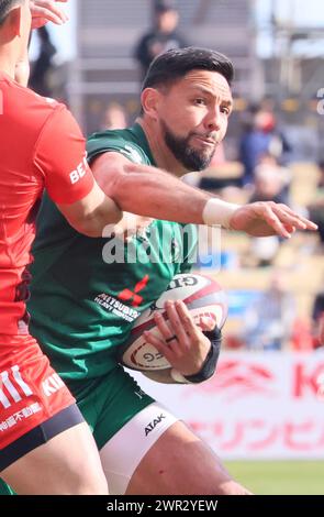 Sagamihara, Giappone. 10 marzo 2024. Il centro della Mitsubishi Heavy Industries Sagamihara Dynaboars Curtis Rona porta il pallone durante una partita di Japan Rugby League One contro i Kobelco Kobe Steelers allo stadio Sagamihara Gion di Sagamihara, periferia di Tokyo, domenica 10 marzo 2024. Steekers sconfisse Dynaboars 43-14. (Foto di Yoshio Tsunoda/AFLO) Foto Stock