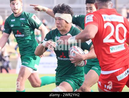 Sagamihara, Giappone. 10 marzo 2024. Masataka Tsuruya, flanker dei Dynaboars Sagamihara delle Mitsubishi Heavy Industries, porta la palla durante una partita di Japan Rugby League One contro i Kobelco Kobe Steelers allo stadio Sagamihara Gion di Sagamihara, nella periferia di Tokyo, domenica 10 marzo 2024. Steekers sconfisse Dynaboars 43-14. (Foto di Yoshio Tsunoda/AFLO) Foto Stock