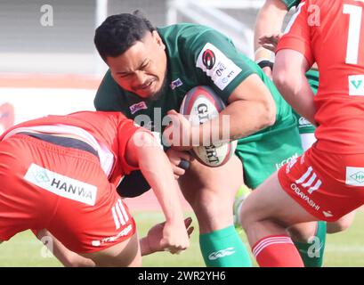 Sagamihara, Giappone. 10 marzo 2024. Il centro della Mitsubishi Heavy Industries Sagamihara Dynaboars Tonisio Vaihu porta il pallone durante una partita di Japan Rugby League One contro i Kobelco Kobe Steelers allo stadio Sagamihara Gion di Sagamihara, periferia di Tokyo, domenica 10 marzo 2024. Steekers sconfisse Dynaboars 43-14. (Foto di Yoshio Tsunoda/AFLO) Foto Stock