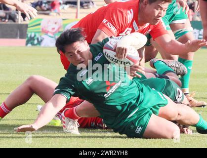 Sagamihara, Giappone. 10 marzo 2024. Hayato Hosoda, il prop dei Mitsubishi Heavy Industries Sagamihara Dynaboars, porta la palla durante una partita della Japan Rugby League One contro i Kobelco Kobe Steelers allo stadio Sagamihara Gion di Sagamihara, nella periferia di Tokyo, domenica 10 marzo 2024. Steekers sconfisse Dynaboars 43-14. (Foto di Yoshio Tsunoda/AFLO) Foto Stock