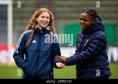 Bondoufle, Francia. 10 marzo 2024. Celina Ould Hocine del Paris FC e Magnaba Folquet del Paris Saint Germain in vista della Coppa di Francia femminile, partita di semifinale tra Paris FC e Paris Saint-Germain il 10 marzo 2024 allo stadio Robert Bobin di Bondoufle, Francia - foto Antoine Massinon/A2M Sport Consulting/DPPI Credit: DPPI Media/Alamy Live News Foto Stock