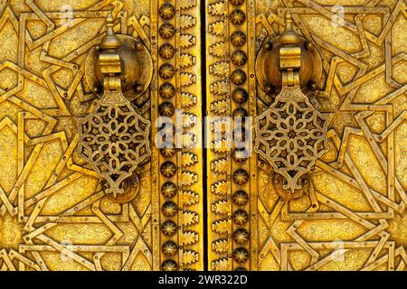 Fez, Marocco - porte del Palazzo reale, Dar El-Makhsen Foto Stock