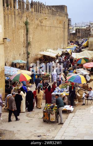 Fez, Marocco - mercato ortofrutticolo di Bab El-Mahrouk. Foto Stock