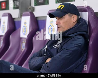 BRUXELLES - l'allenatore della Royale Union Saint-Gilloise Alexander Blessin durante il turno di UEFA Europa League 16 tra R. Union Sint Gillis e Fenerbahce SK allo stadio lotto Park il 7 marzo 2024 a Bruxelles, Belgio. ANP | Hollandse Hoogte | GERRIT VAN COLOGNE Foto Stock