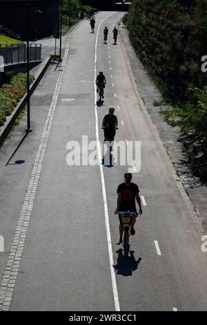 Breiter, grosszuegiger Fahrradweg, Strassenszene, Helsinki (nur fuer redaktionelle Verwendung. Keine Werbung. Referenzdatenbank: http://www.360-berlin Foto Stock