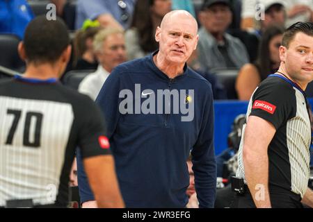 Orlando, Florida, Stati Uniti, 10 marzo 2024, il capo-allenatore degli Indiana Pacers Rick Carlisle al Kia Center. (Foto: Marty Jean-Louis/Alamy Live News Foto Stock