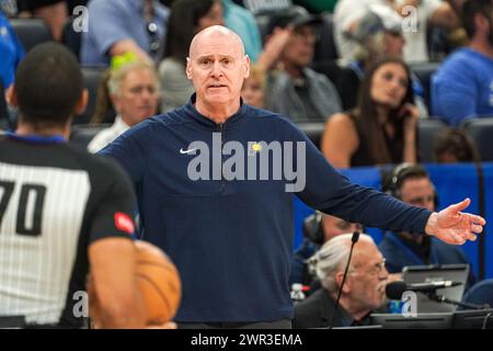 Orlando, Florida, Stati Uniti, 10 marzo 2024, il capo-allenatore degli Indiana Pacers Rick Carlisle al Kia Center. (Foto: Marty Jean-Louis/Alamy Live News Foto Stock