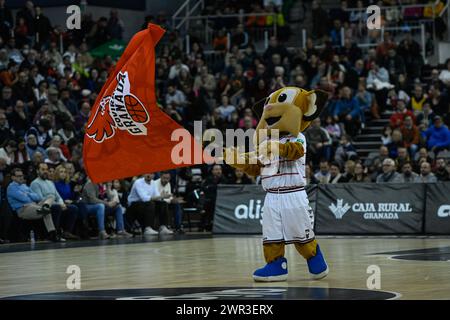 Granada, Spagna. 10 marzo 2024. Mascotte della squadra di basket durante la partita di Liga Endesa tra FCB Granada e Bilbao Basket al Palacio de los Deportes il 9 marzo 2024 a Granada. FCB Granada vince 87-79 (foto di José M Baldomero/Pacific Press) credito: Pacific Press Media Production Corp./Alamy Live News Foto Stock