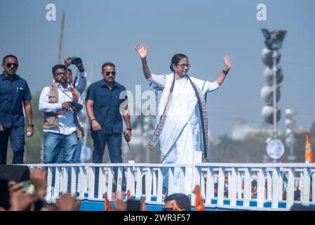 Kolkata, Bengala Occidentale, India. 10 marzo 2024. Il Congresso Trinamool lancia la campagna di sondaggi Lok Sabha con un mega raduno nel campo Brigade Parade di Kolkata. (Credit Image: © Amlan Biswas/Pacific Press via ZUMA Press Wire) SOLO PER USO EDITORIALE! Non per USO commerciale! Foto Stock