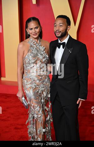 Chrissy Teigen e John Legend partecipano al Vanity Fair Oscar Party tenutosi al Wallis Annenberg Center for the Performing Arts di Beverly Hills, Los Angeles, California, USA. Data foto: Domenica 10 marzo 2024. Foto Stock