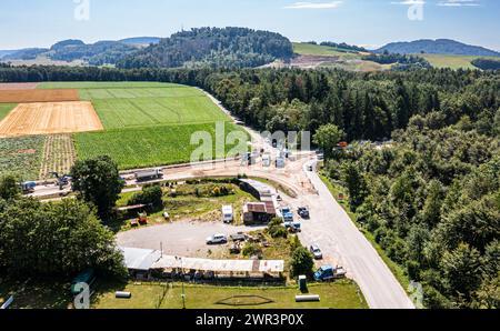 Blick aus der Vogelperspektive auf die Baustelle der Hauptstrasse H4, Schaffhauserstrasse, zwischen Eglisau und Lottstetten im Rafzerfeld. (Con compressori ZH, SC Foto Stock