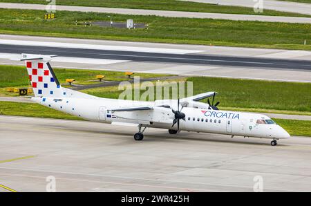 Eine Bombardier Dash 8 Q400 von Croatia Airlines rollt auf dem Flughafen Zürich zur Startbahn. Registrazione des Turboprob-Flugzeug 9A-CQB. (Zürich, SC Foto Stock