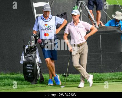 Orlando, Florida, Stati Uniti. 10 marzo 2024. Justin Thomas sul 18° green durante l'ultimo round dell'Arnold Palmer Invitational presentato da Mastercard tenutosi all'Arnold Palmer's Bay Hill Club & Lodge di Orlando, Florida. Romeo T Guzman/CSM/Alamy Live News Foto Stock