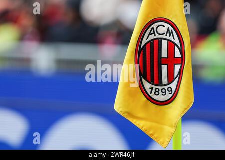 Milano, Italia. 10 marzo 2024. Bandiera dell'AC Milan vista durante la partita di calcio di serie A 2023/24 tra l'AC Milan e l'Empoli FC allo Stadio San Siro. PUNTEGGIO FINALE : Milano 1 | 0 Empoli credito: SOPA Images Limited/Alamy Live News Foto Stock