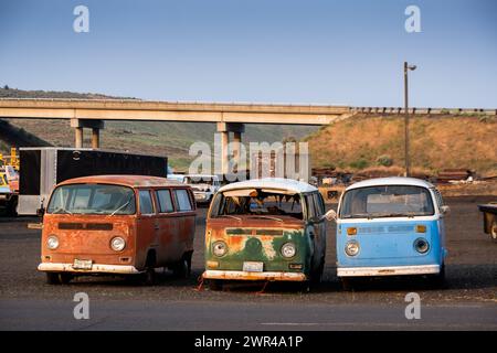 Vecchi camion arruolati a Sprague, Washington, Stati Uniti, nella parte orientale dello stato di Washington, nel Pacifico nord-occidentale. Foto Stock