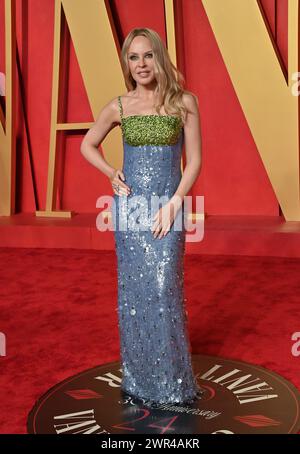 Beverly Hills, Stati Uniti. 10 marzo 2024. Kylie Minogue arriva alla Vanity Fair Oscar Party tenutasi al Wallis Annenberg Center for the Performing Arts il 10 marzo 2024 a Beverly Hills, CALIFORNIA. © OConnor-Arroyo/AFF-USA.com crediti: AFF/Alamy Live News Foto Stock