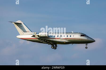 Ein Bombardier Challenger 605 von VistaJet Malta befindet sich im Landeanflug auf den Flughafen Zürich. Registrazione 9H-VFF. (Zürich, Schweiz, 01.06.2 Foto Stock
