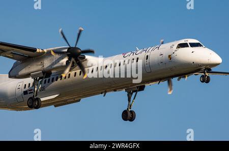 Eine Bombardier Dash 8 Q400 von Croatia Airlines befindet sich im Landeanflug auf den Flughafen Zürich. Registrazione 9H-CQE. (Zürich, Schweiz, 03.07.2 Foto Stock