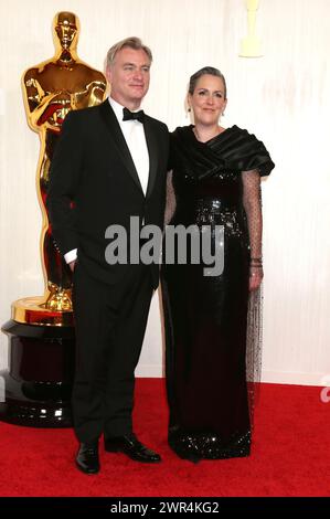 Christopher Nolan mit Ehefrau Emma Thomas bei der Oscar Verleihung 2024 / 96° Annual Academy Awards im Dolby Theatre. Los Angeles, 10.03.2024 Foto Stock