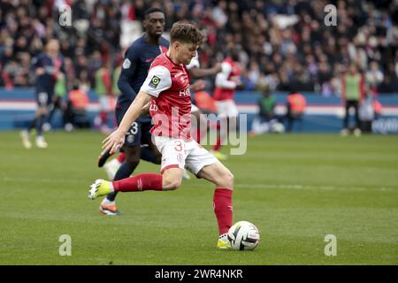 Thomas Foket di Reims durante la partita di campionato francese di Ligue 1 tra il Paris Saint-Germain e lo Stade de Reims il 10 marzo 2024 allo stadio Parc des Princes di Parigi, in Francia Foto Stock