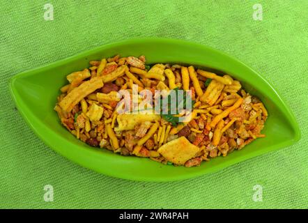 Piatto indiano fritto in profondità con impasto piccante di sev Foto Stock