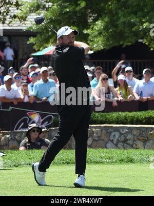 Orlando, Stati Uniti. 10 marzo 2024. Shane Lowry, irlandese, colpisce il suo tee shot sulla prima buca durante l'ultimo round dell'Arnold Palmer Invitational presentato da MasterCard all'Arnold Palmer Bay Hill Golf Course di Orlando, Florida. (Foto di Paul Hennessy/SOPA Images/Sipa USA) credito: SIPA USA/Alamy Live News Foto Stock