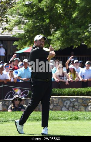 Orlando, Stati Uniti. 10 marzo 2024. Shane Lowry, irlandese, colpisce il suo tee shot sulla prima buca durante l'ultimo round dell'Arnold Palmer Invitational presentato da MasterCard all'Arnold Palmer Bay Hill Golf Course di Orlando, Florida. Credito: SOPA Images Limited/Alamy Live News Foto Stock