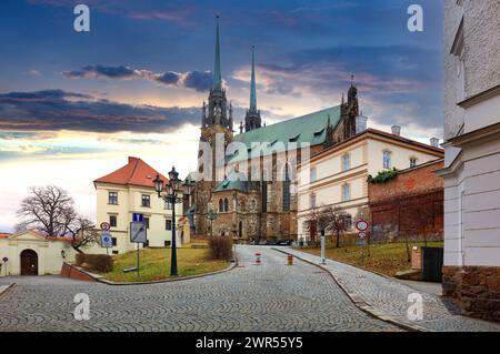 Cattedrale di San Pietro e Paolo a Brno, Moravia, Repubblica Ceca. Famoso punto di riferimento nella Moravia meridionale. Foto Stock