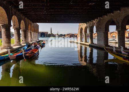 Venezia, Italia - l'Arsenale di Venezia. Il Gaggiandre, due magnifici cantieri navali costruiti tra il 1568 e il 1573 su alcuni disegni attribuiti a Jacopo sa Foto Stock