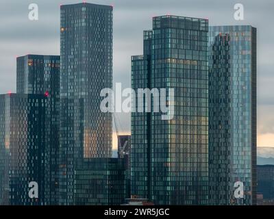 Drone colpito attraverso Manchester Deansgate Square, Manchester, Regno Unito Foto Stock