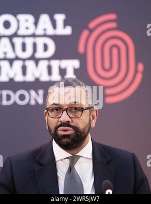 Il Segretario di Stato James, abilmente, durante il Global Fraud Summit alla Lancaster House di Londra. I rappresentanti dei governi della partnership di intelligence Five Eyes - Regno Unito, Stati Uniti, Canada, Australia e nuova Zelanda - sono tra coloro che partecipano al vertice di Lancaster House. Data foto: Lunedì 11 marzo 2024. Foto Stock