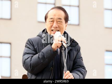 Tokyo, Giappone. 11 marzo 2024. L'ex primo ministro giapponese Naoto Kan tiene un discorso in una manifestazione contro la centrale nucleare di fronte al Ministero dell'economia, del commercio e dell'industria a Tokyo lunedì 11 marzo 2024, in occasione del tredicesimo anniversario del massiccio terremoto e dello tsunami che ha attaccato la regione di Tohoku. (Foto di Yoshio Tsunoda/AFLO) credito: Aflo Co.. Ltd./Alamy Live News Foto Stock